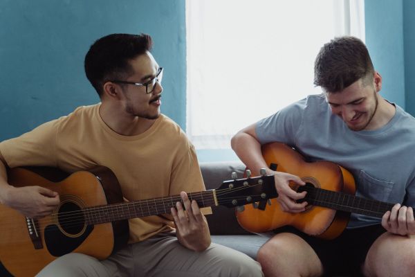 Cours de guitare à Valenciennes : maîtriser l'instrument rapidement